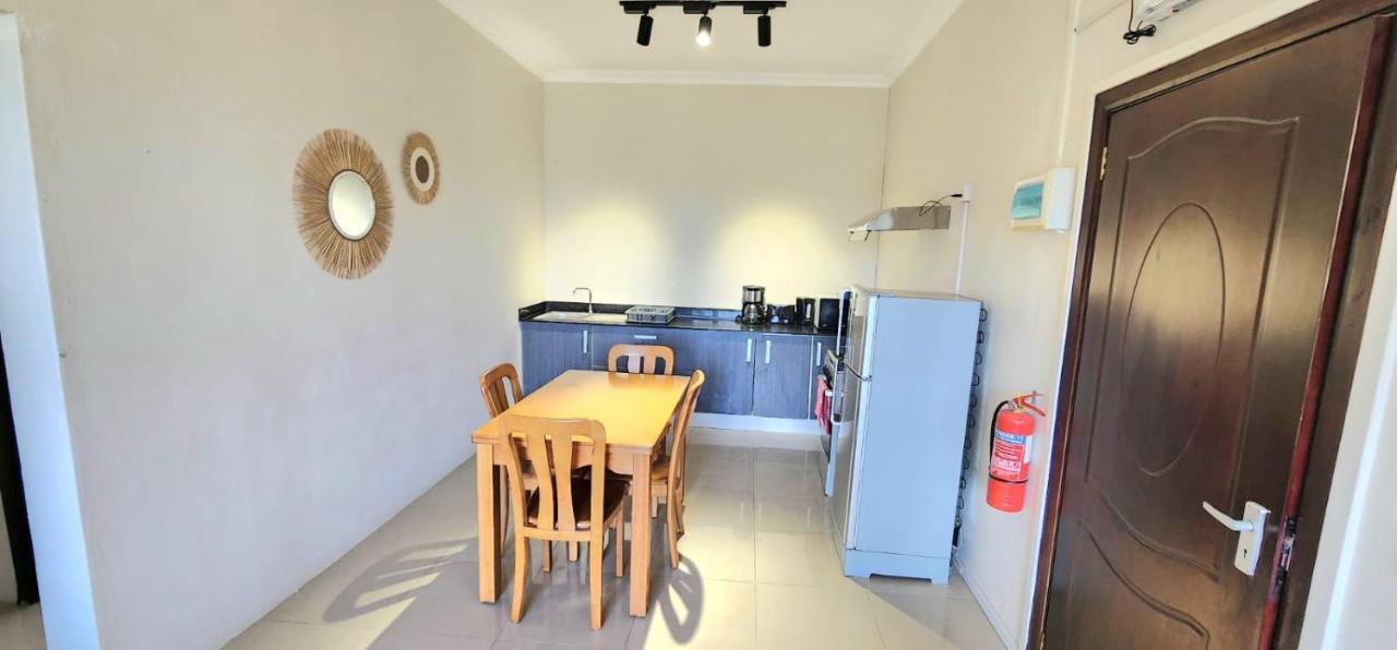 Number 7, 2Nd Floor, Pebble Bay Apartments With Garden View Grand Baie Esterno foto